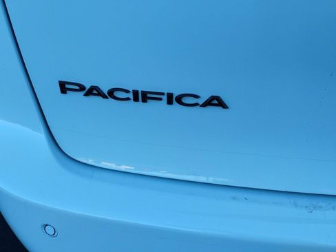 New 2026 Chrysler Pacifica Select image 10