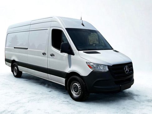 Used 2022 Mercedes-Benz Sprinter 2500 image 7