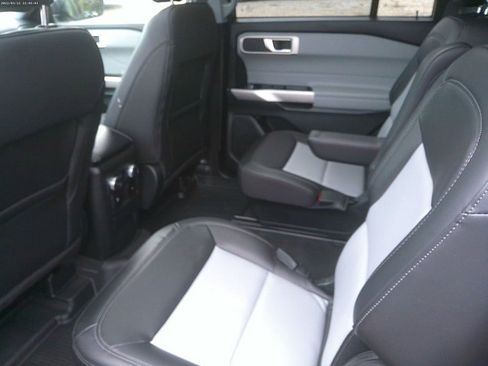 Used 2022 Ford Explorer XLT w/ Equipment Group 202A image 18