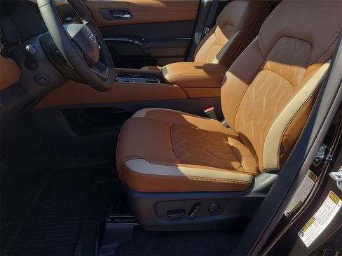 New 2026 Nissan Pathfinder Platinum image 14