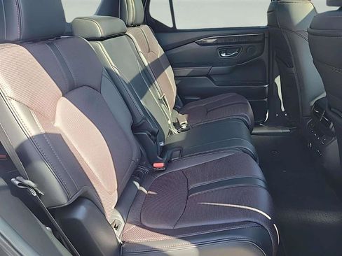 Used 2025 Honda Pilot Black Edition image 27