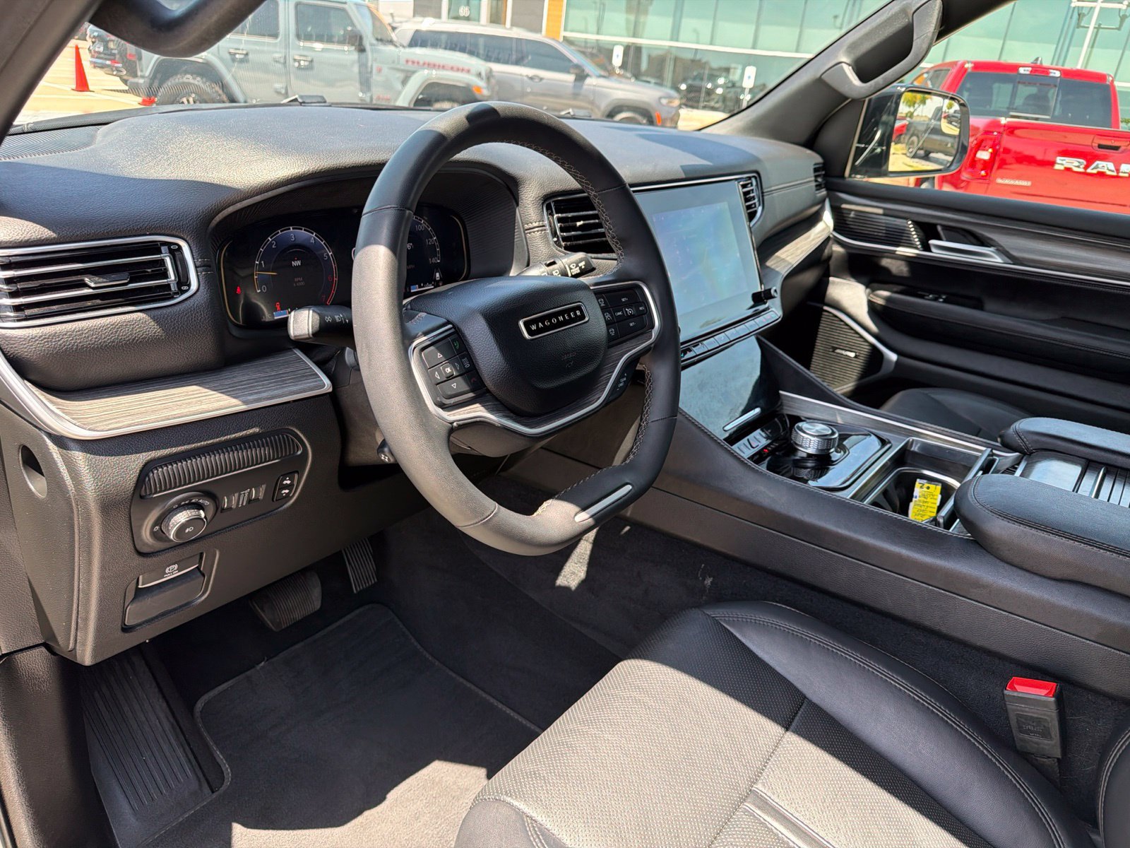 Used 2024 Jeep Wagoneer Series II w/ Flexible Seating Group RWD image 10