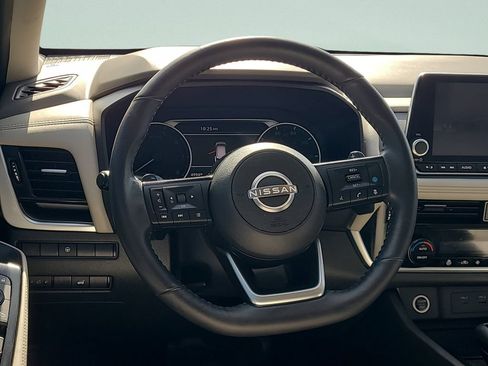 Used 2022 Nissan Rogue SV w/ SV Premium Package FWD image 12