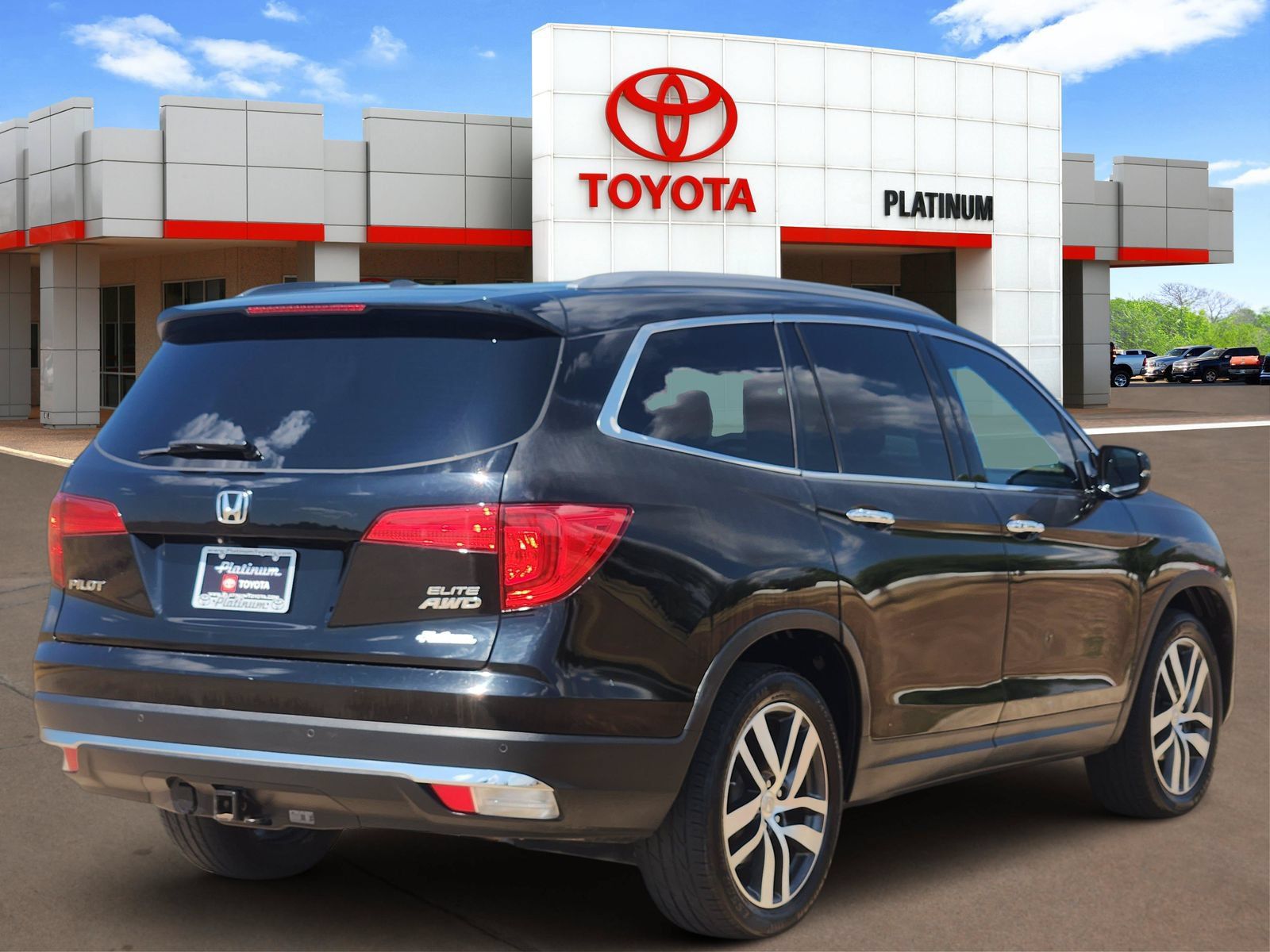 Used 2017 Honda Pilot Elite image 4