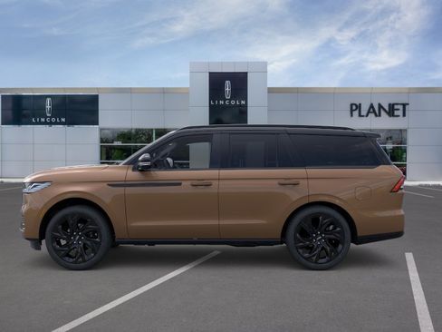 New 2026 Lincoln Navigator Black Label AWD/4WD image 3