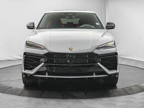 Used 2025 Lamborghini Urus SE image 2