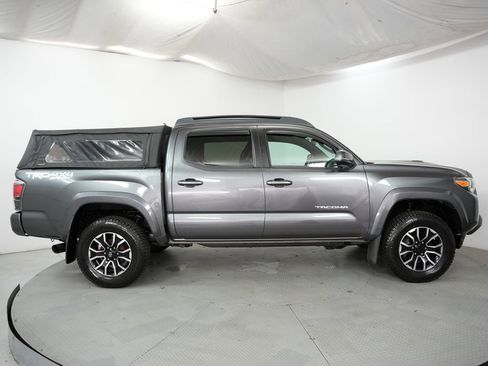 Used 2021 Toyota Tacoma TRD Sport w/ Technology Package AWD/4WD image 5