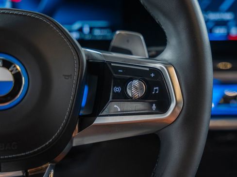 Used 2025 BMW 750e xDrive AWD/4WD image 29