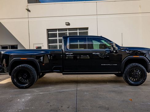 Used 2024 GMC Sierra 3500 Denali Ultimate image 11