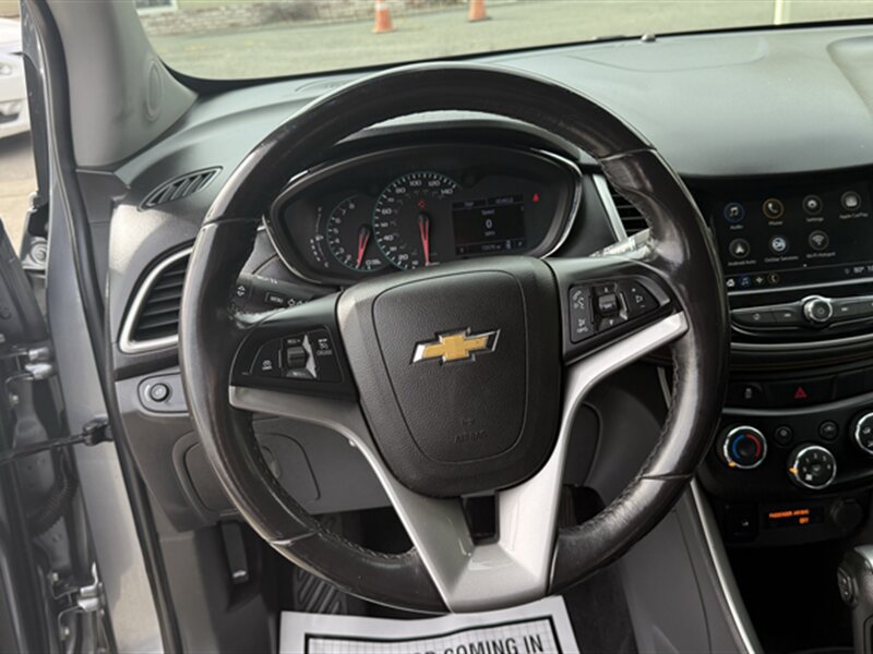 Used 2019 Chevrolet Trax LT w/ LT Convenience Package FWD image 8