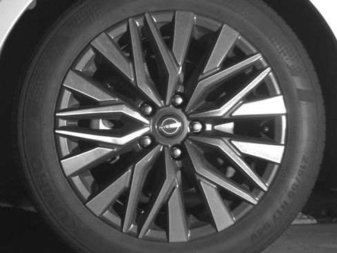 Used 2025 Nissan Altima 2.5 SV image 12