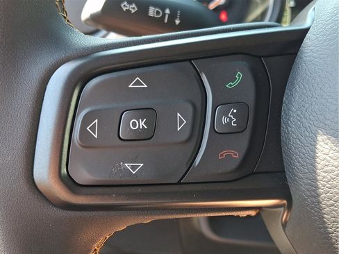 Used 2025 Jeep Gladiator Sport AWD/4WD image 19