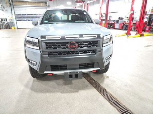 Used 2025 Nissan Frontier PRO-4X image 3