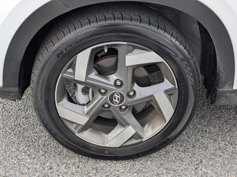 Certified 2025 Hyundai Venue Limited image 13