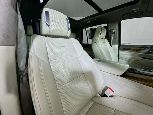 Used 2022 Cadillac Escalade Premium Luxury Platinum AWD/4WD image 37