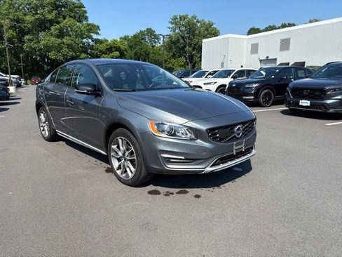 Used 2016 Volvo S60 T5 Cross Country Platinum AWD/4WD image 4
