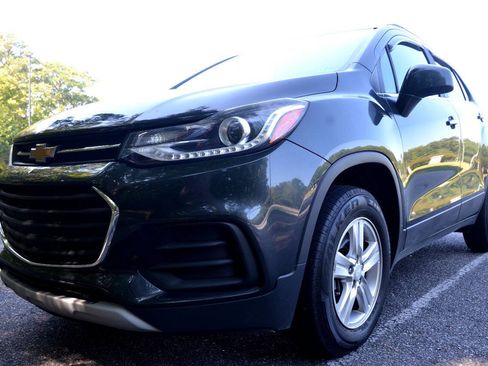 Used 2018 Chevrolet Trax LT w/ LT Convenience Package image 2