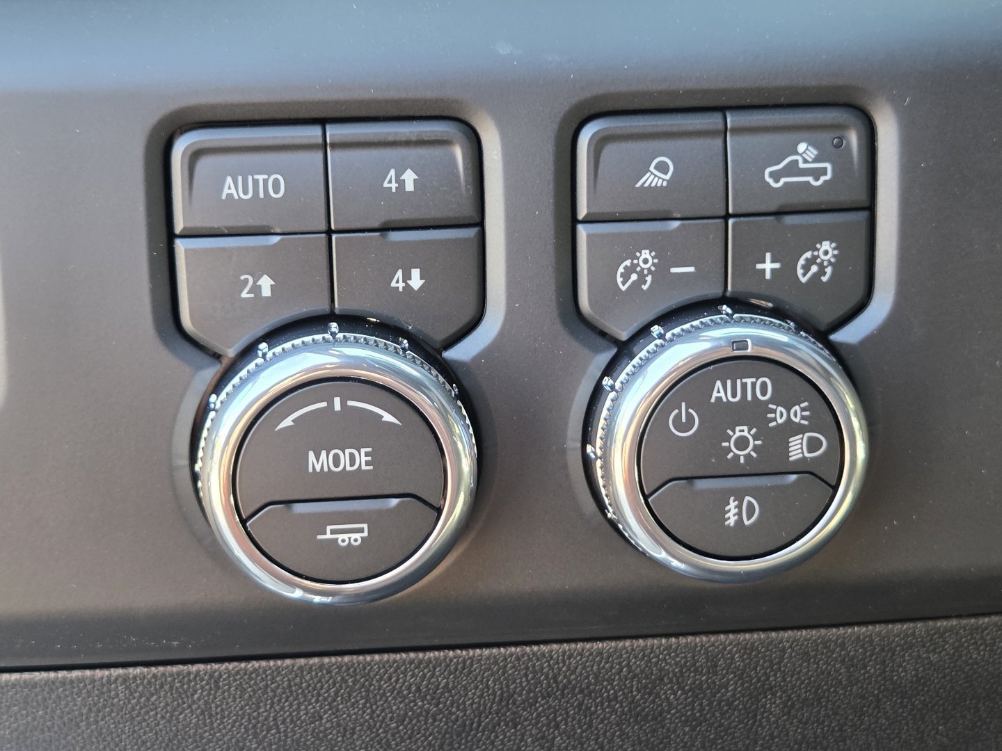 New 2026 GMC Sierra 2500 AT4 w/ AT4 Premium Plus Package AWD/4WD image 32