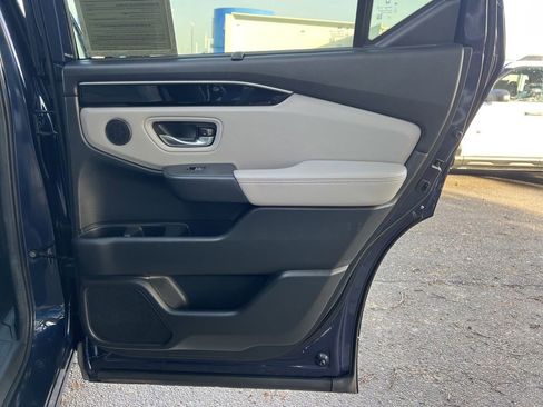 Used 2025 Honda Pilot EX-L image 13