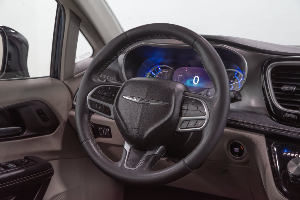 Used 2024 Chrysler Pacifica Limited FWD image 24