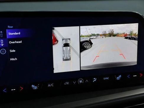 Used 2026 Chevrolet Traverse LT w/ Midnight/Sport Edition image 13