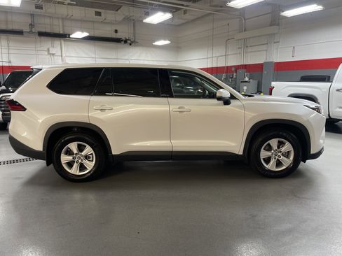 Certified 2025 Toyota Grand Highlander LE image 11