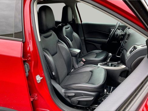 Used 2019 Jeep Compass Latitude w/ Cold Weather Group AWD/4WD image 8