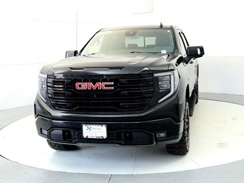 Used 2023 GMC Sierra 1500 AT4 w/ AT4 Premium Package AWD/4WD image 2