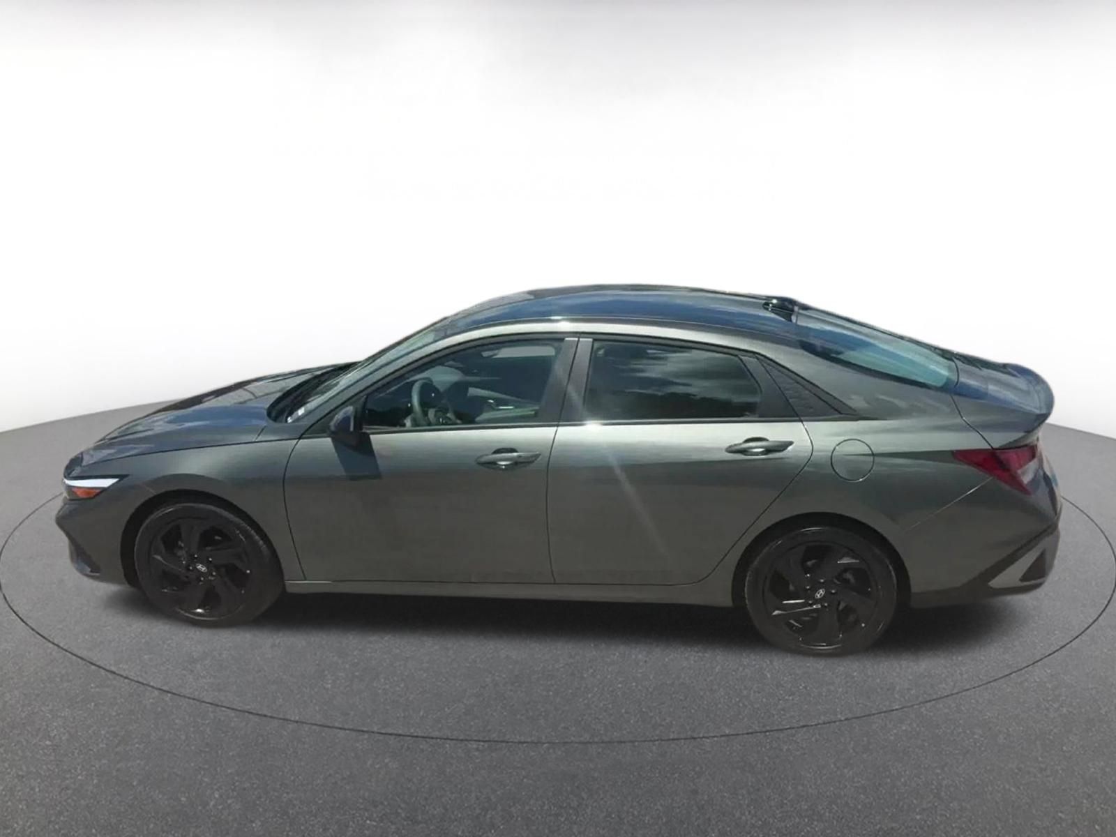 Used 2026 Hyundai Elantra Sport FWD image 8