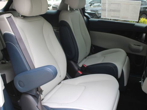 New 2026 Kia Carnival SX FWD image 19
