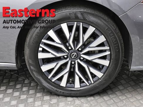 Used 2025 Nissan Altima 2.5 SV FWD image 31