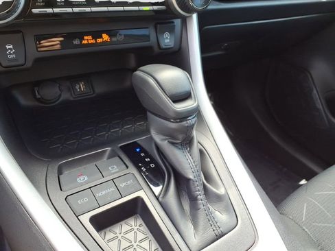 Used 2025 Toyota RAV4 XLE w/ Convenience Package image 26