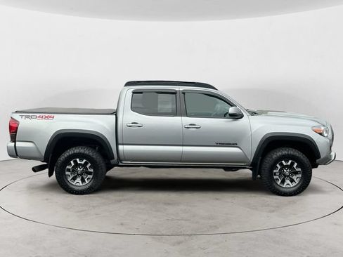 Used 2019 Toyota Tacoma TRD Off-Road AWD/4WD image 6