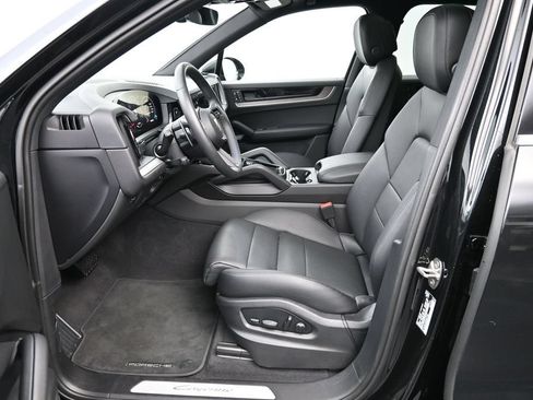 Certified 2025 Porsche Cayenne AWD/4WD image 10