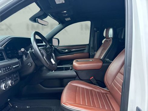 Used 2023 GMC Yukon XL Denali Ultimate AWD/4WD image 9
