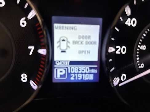 Used 2020 Nissan Armada SL image 7