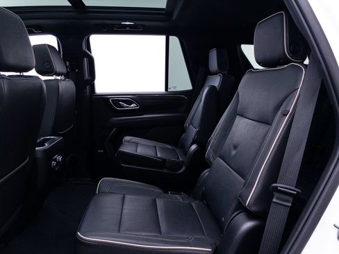 Used 2023 GMC Yukon SLT w/ SLT Premium Package AWD/4WD image 38