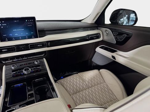 Used 2023 Lincoln Aviator Black Label w/ Dynamic Handling Package image 27
