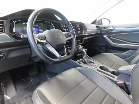 Used 2024 Volkswagen Jetta SE FWD image 8