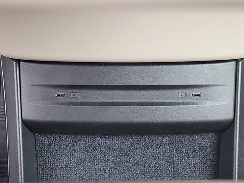 New 2025 Volvo EX90 Plus w/ Protection Package Premier image 9