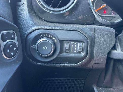 Used 2022 Jeep Wrangler Unlimited Sport AWD/4WD image 17