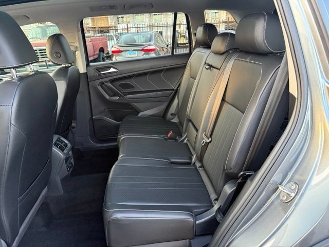 Used 2022 Volkswagen Tiguan SE AWD/4WD image 17