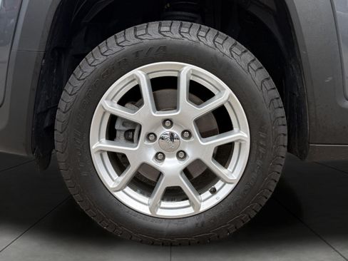 Used 2021 Jeep Renegade Latitude w/ Convenience Group AWD/4WD image 7