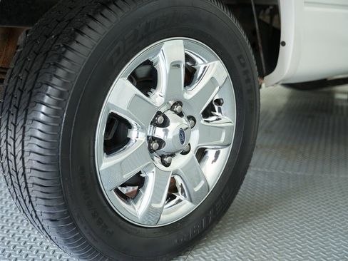 Used 2014 Ford F150 Lariat w/ Lariat Chrome Package image 61