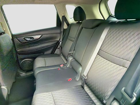 Used 2018 Nissan Rogue SV FWD image 20