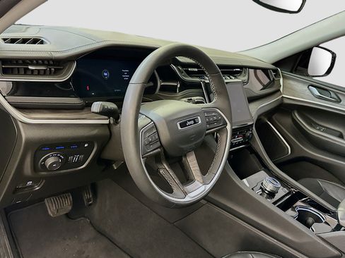 Used 2022 Jeep Grand Cherokee Limited 4xe image 18