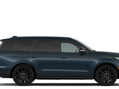 New 2026 Lincoln Navigator Reserve AWD/4WD image 4