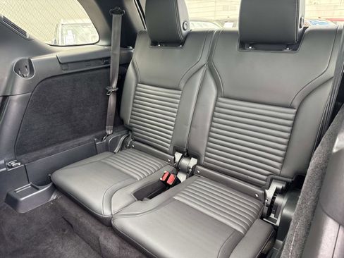 Used 2023 Land Rover Discovery HSE R-Dynamic AWD/4WD image 16