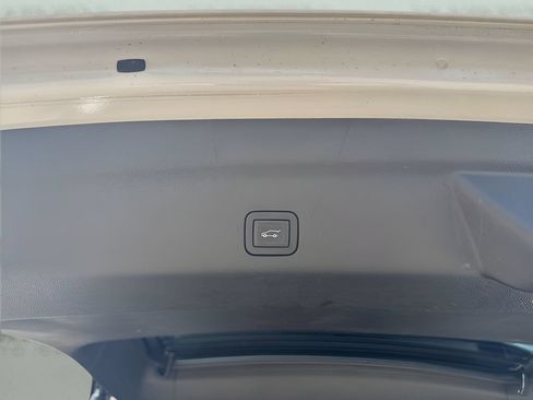 Used 2025 Chevrolet Suburban Z71 AWD/4WD image 11