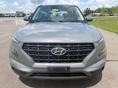 Used 2021 Hyundai Venue SE FWD image 3
